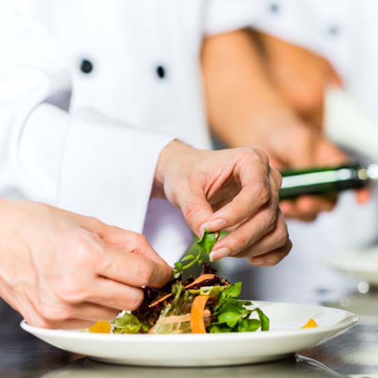 Elaboración y acabado de platos a